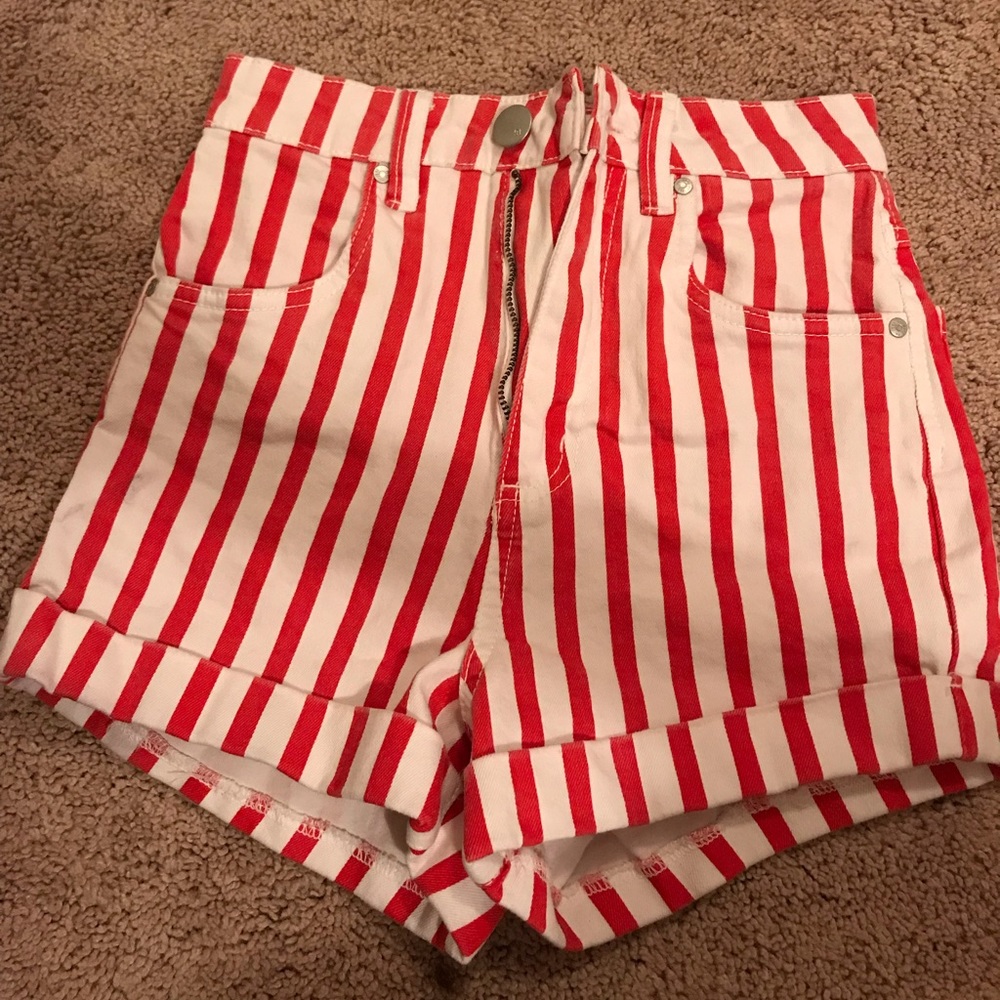 NWOT White red stripes shorts🌹🔥